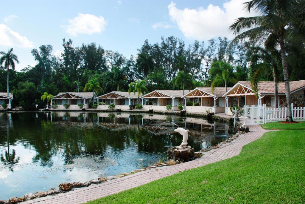 Rock Lake Not Open Due To Hurricane Damages Hotel Fort Myers Exterior photo